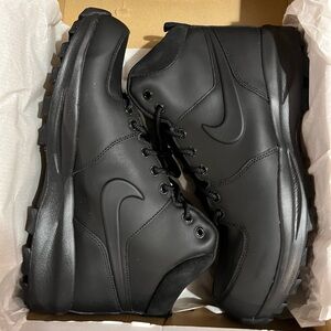 Nike Manoa Leather Boots - Black and Red Box,black on black boots